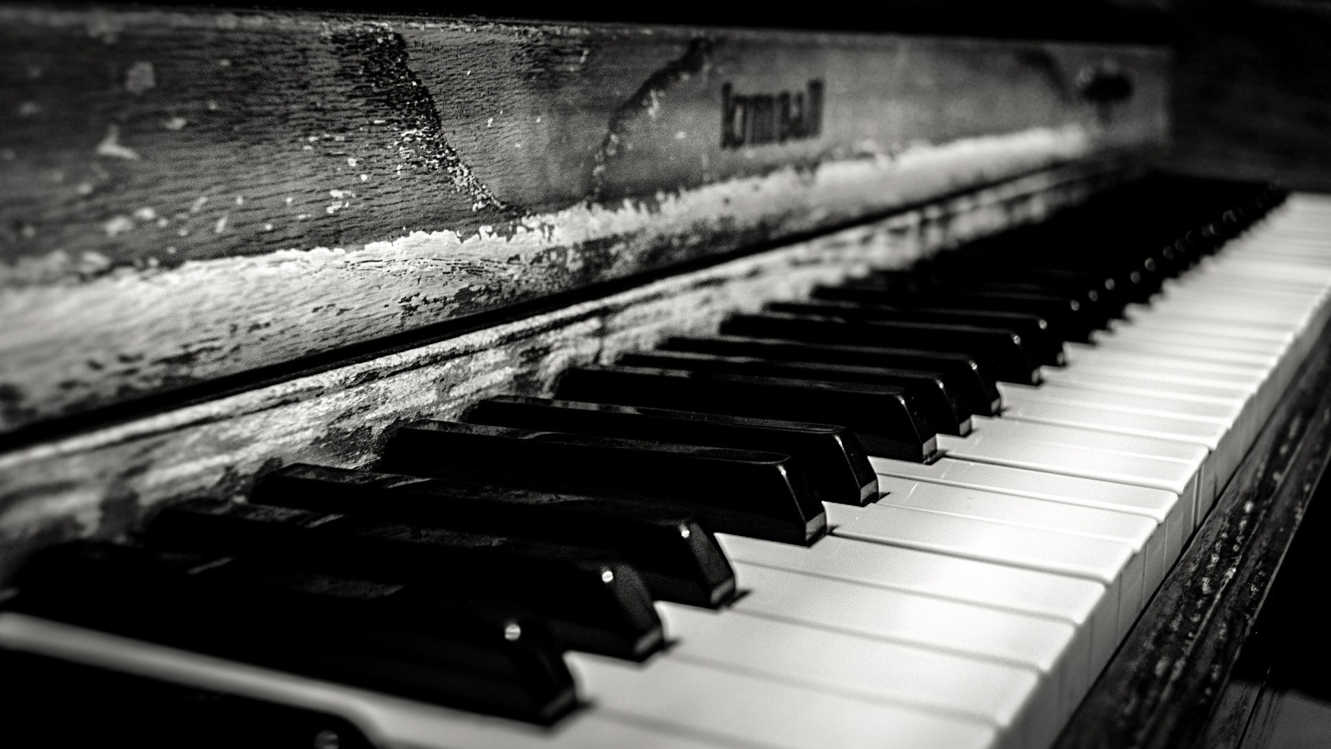 piano-black-and-white.jpg