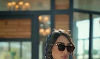 نمونه ریلز برای برند لباس زنانه(وایت روم و لوکیشن عکاسی)