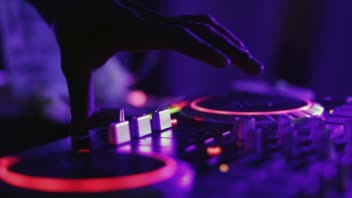 62188-DJ-4k-Ultra-HD-Wallpaper.jpg