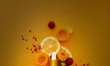 طراحی پوستر محصولات پوستی ترنج