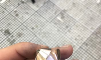 انگشتر طلا زنانه چند رنگ با صفحات براق