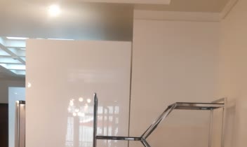 اجرای میکروسمنت و تبدیل دو سطح غیر همسطح و هم جنس به دیوار یکدست