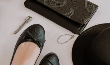 عکاسی از کفش برای پیج اینستاگرام
