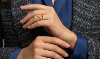 طراحی برند گالری طلای سان و عکاسی محصولات