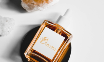 طراحی لوگو| لوگو ترکیبی| حوزه‌ی کاری: عطر فروشی