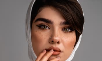 عکاسی و ادیت انگشتر طلای مینیمال