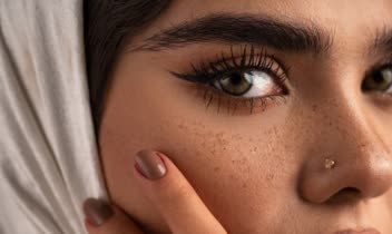 عکاسی و ادیت انگشتر طلای مینیمال