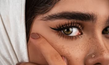 عکاسی و ادیت انگشتر طلای مینیمال