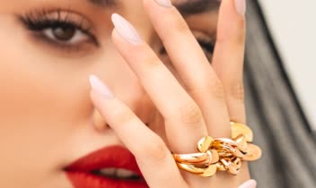 عکاسی برای برند طلا با مدل و دیزاین برای سایت