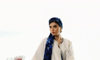 عکاسی پوشاک با مدل در فضای داخلی