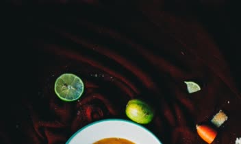 عکاسی تبلیغاتی- عکاسی از غذا، محصولات آرایشی بهداشتی، کتاب