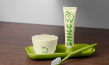 طراحی هویت بصری خمیردندان smile