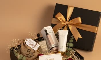 طراحی پک هدیه محصولات مراقبت از پوست