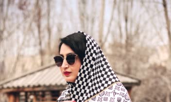 عکاسی از شال و روسری در فضای باز