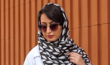 عکاسی از شال و روسری در فضای باز