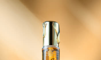 عکاسی صنعتی و تبلیغاتی محصولات آرایشی و عطر