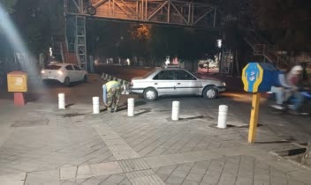 ایمن سازی جهت جلوگیری از ورود سواره رو به محدوده پیاده محور