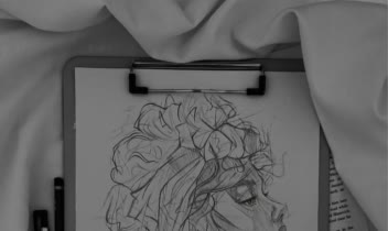 اسکچ چهره از روی نمونه با سایه‌پردازی ساده