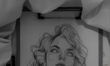 اسکچ چهره از روی نمونه با سایه‌پردازی ساده