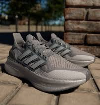 عکس تبلیغاتی کتونی اولترابوست (Ultraboost)