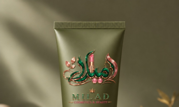 طراحی لوگوی لوکس لوازم آرایشی با ترکیب رنگ زمردی و صورتی