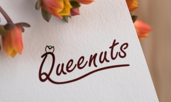 طراحی دو لوگوتایپ با عنوان Queennuts به دو مدل
