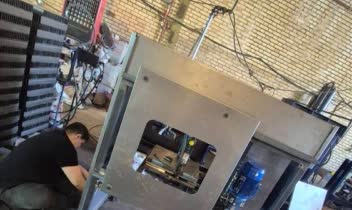 دستگاه جوش خطی یرای co2  با میز کار و کمترین هزینه