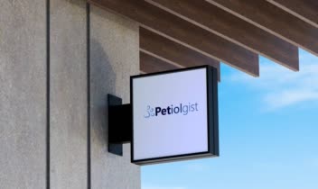 طراحی لوگو برای پیچ petiologist
