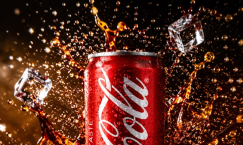 پوستر تبلیغاتی قوطی نوشابه CocaCola