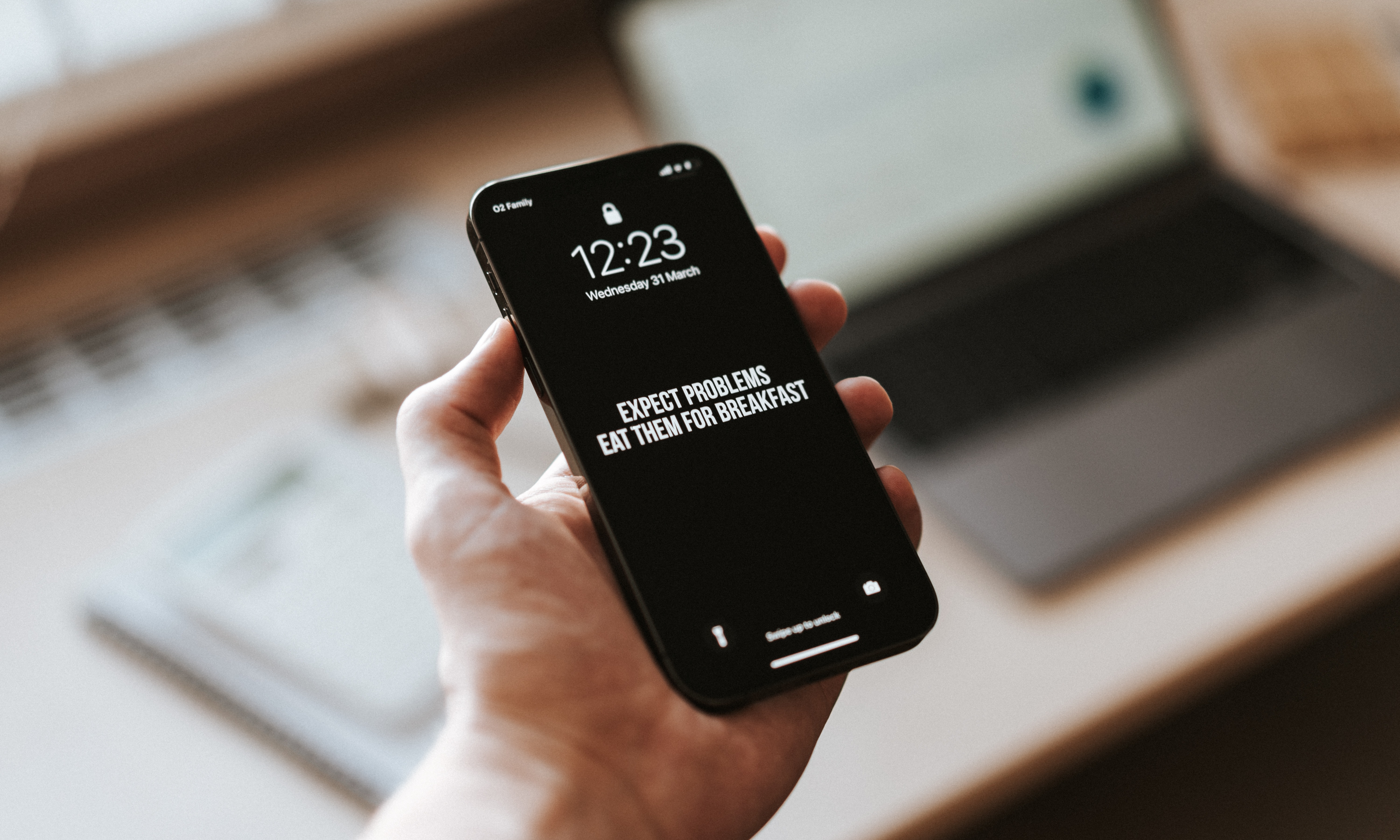 motivation-wallpaper-on-a-smartphone-picjumbo-com.jpg