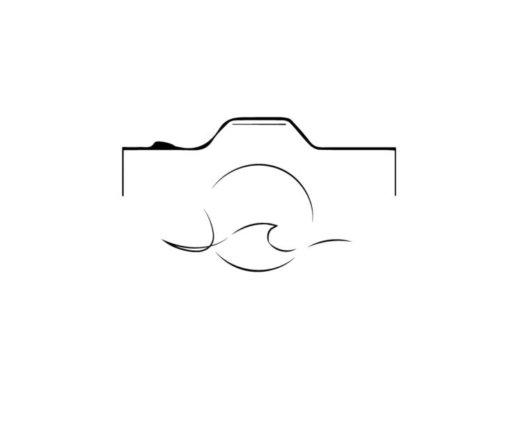 طراحی مینیمال لوگو ترکیب دوربین و موج دریا