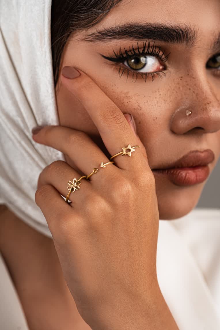 عکاسی و ادیت انگشتر طلای مینیمال