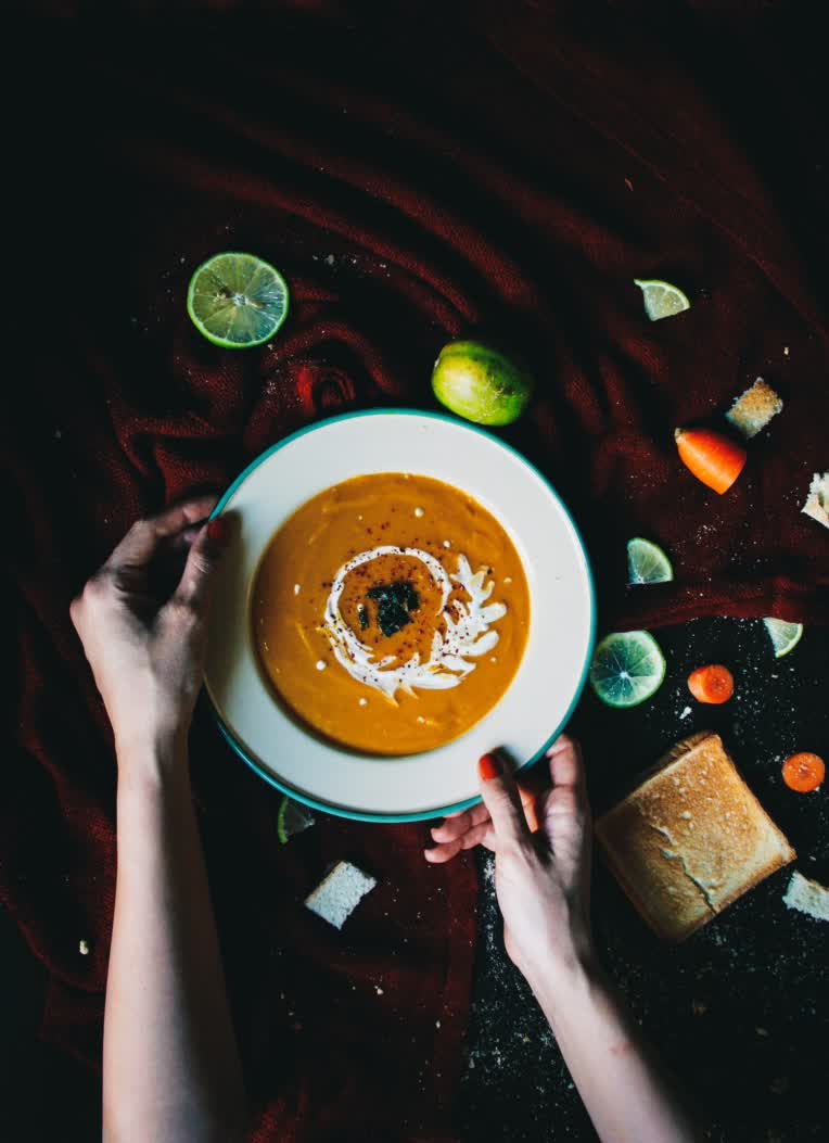 عکاسی تبلیغاتی- عکاسی از غذا، محصولات آرایشی بهداشتی، کتاب