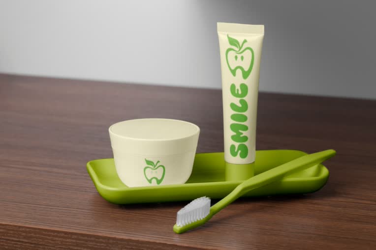 طراحی هویت بصری خمیردندان smile