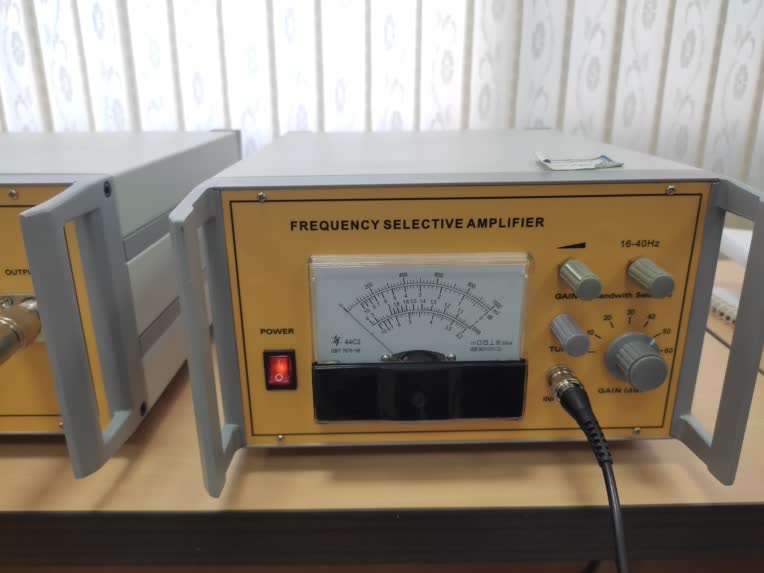 A microstrip antenna resonant at 10 GHz