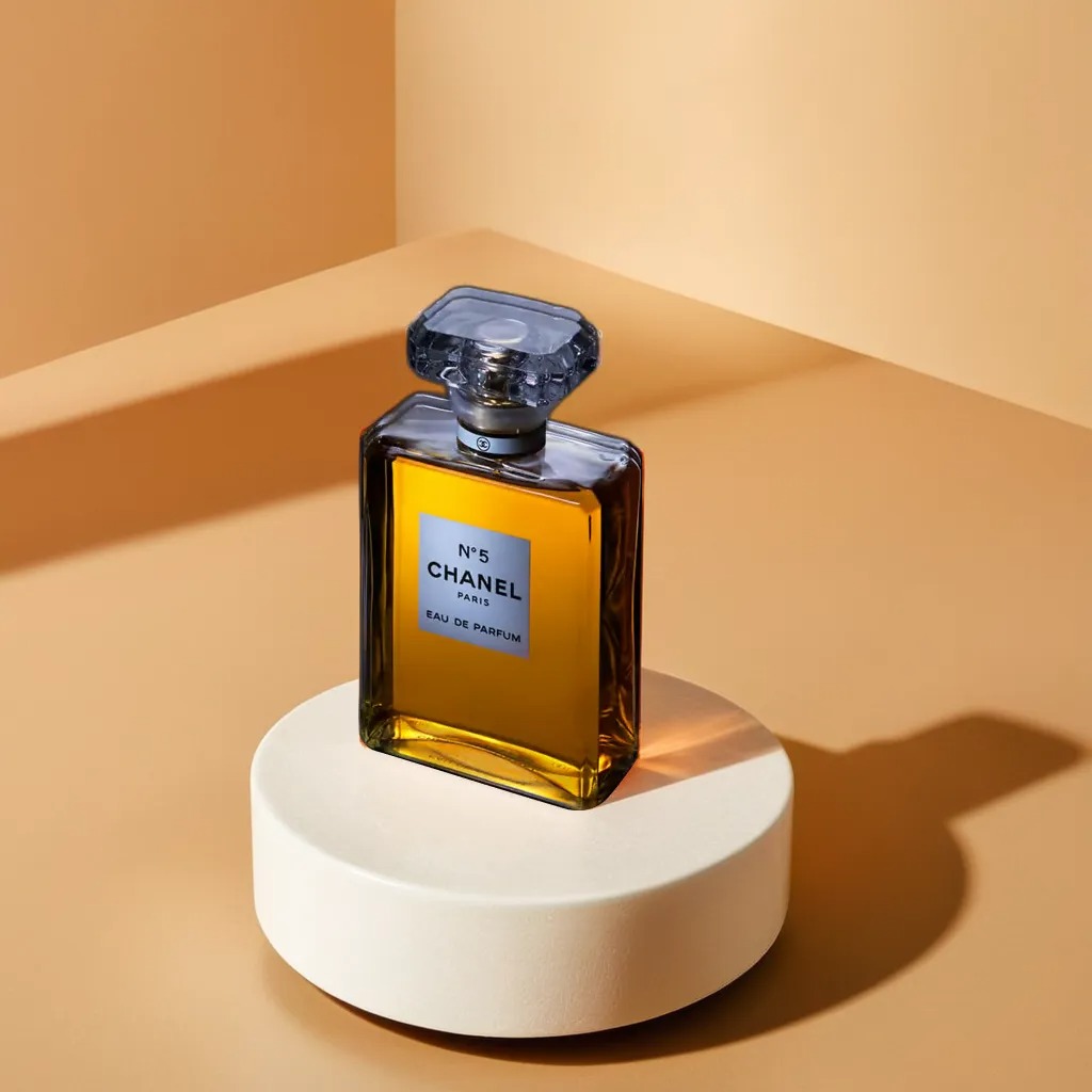 تبلیغ برند عطر برای تیزر تبلیغاتی